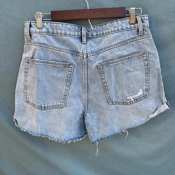 Lovers and Friends Jamie Cuffed Short Size 29 High Rise Color: Camellia NWT - Picture 2 of 7